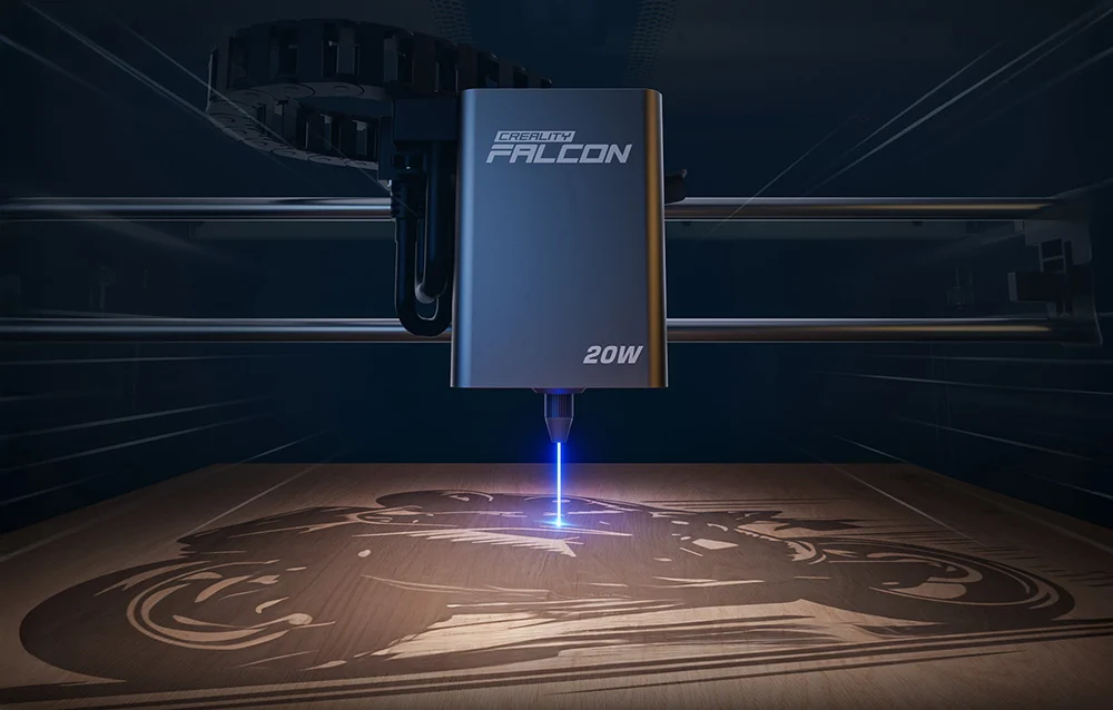 20 W laserová hlava gravírujúca detailný motocyklový vzor na drevený povrch.